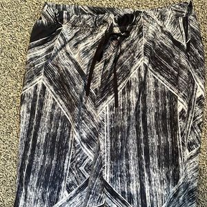 Lululemon Jet Crop in Heat Wave White and Black